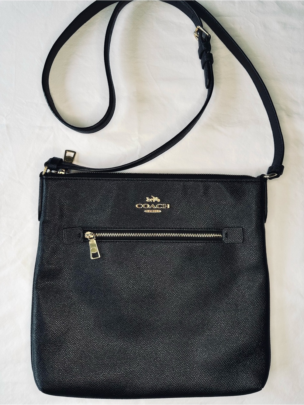 Coach Black Crossgrain Leather Crossbody Bag Gold Hardware Zip Pocket